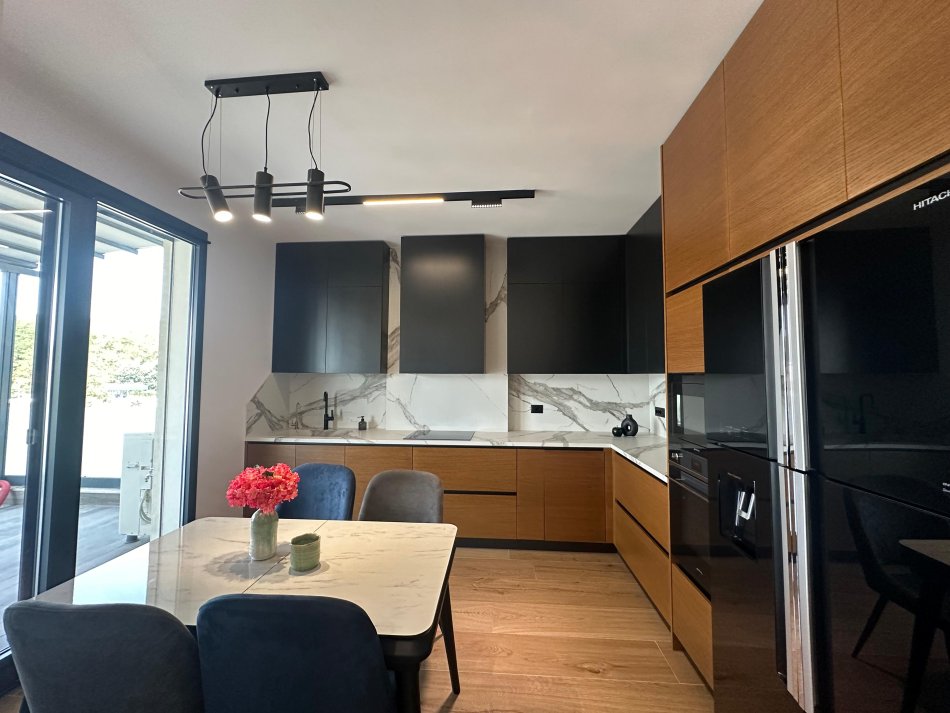 Tirane, shitet apartament 3+1+Aneks+Ballkon Kati 3, 171 m² 369.000 € (Teg)