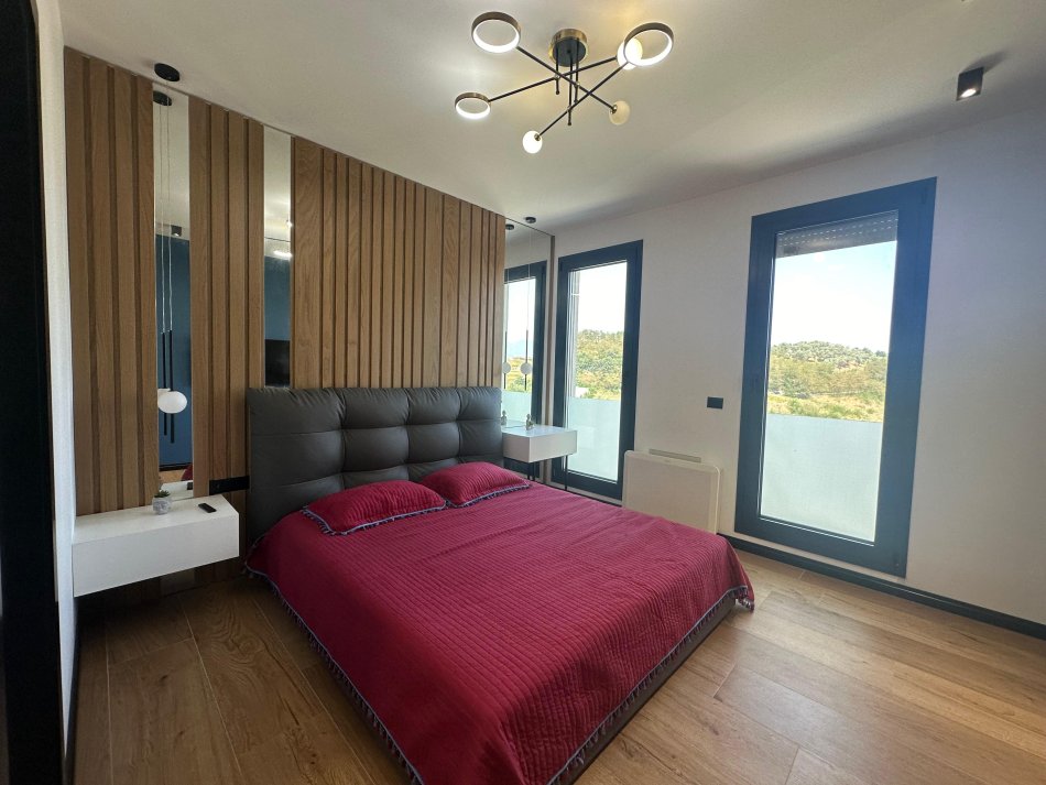 Tirane, shitet apartament 3+1+Aneks+Ballkon Kati 3, 171 m² 369.000 € (Teg)