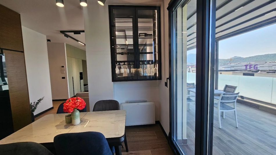Tirane, shitet apartament 3+1+Aneks+Ballkon Kati 3, 171 m² 369.000 € (Teg)