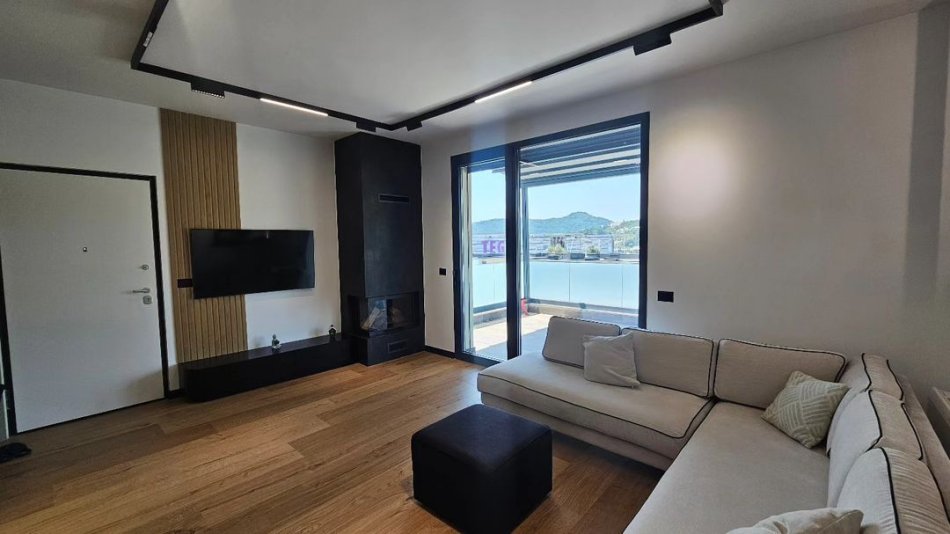 Tirane, shitet apartament 3+1+Aneks+Ballkon Kati 3, 171 m² 369.000 € (Teg)