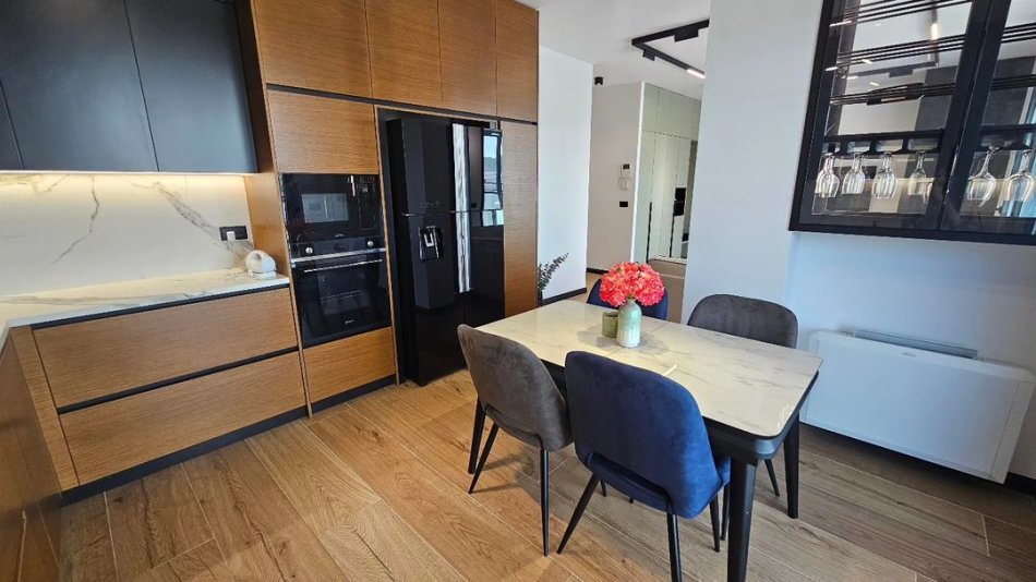 Tirane, shitet apartament 3+1+Aneks+Ballkon Kati 3, 171 m² 369.000 € (Teg)