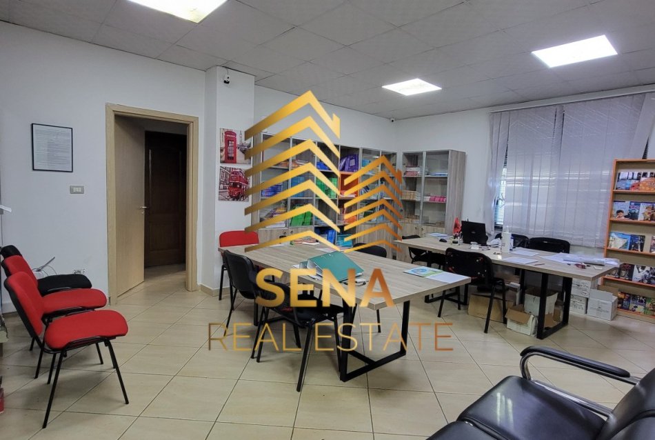 Tirane, jepet me qera ambjent biznesi Kati 1, 126 m² 1.200 € (Pjeter Bogdani)