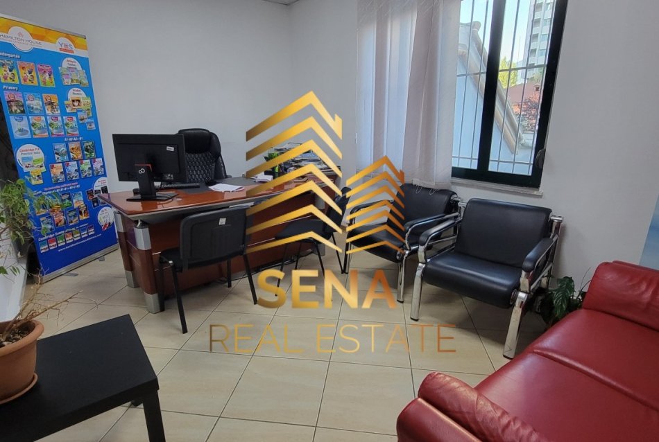 Tirane, jepet me qera ambjent biznesi Kati 1, 126 m² 1.200 € (Pjeter Bogdani)