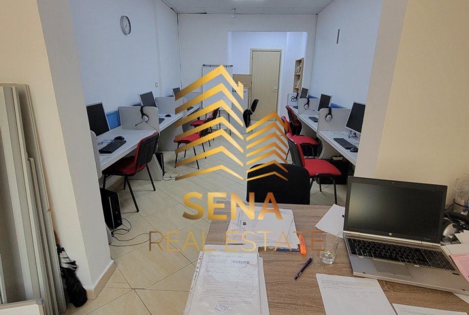 Tirane, jepet me qera ambjent biznesi Kati 1, 126 m² 1.200 € (Pjeter Bogdani)
