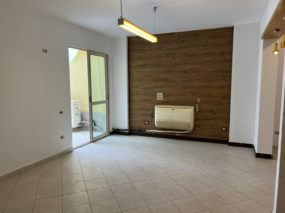 Tirane, shes 2+1 Kati 12, 117 m² 170.000 € (Rruga e kavajes)