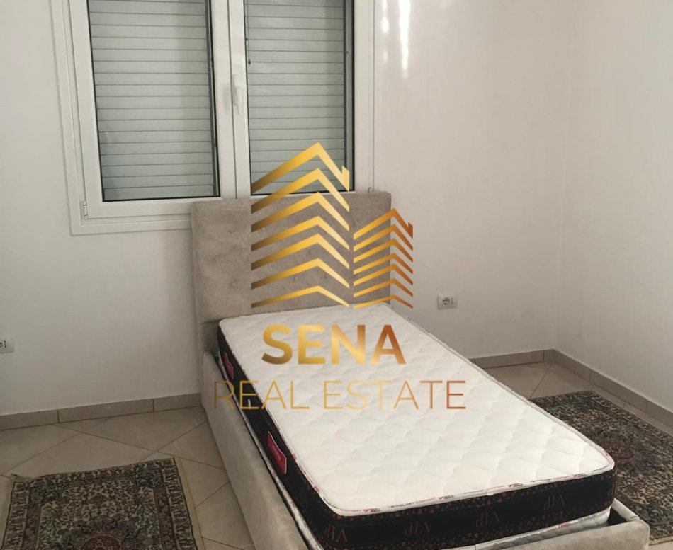 Tirane, jepet me qera apartament 1+1+Ballkon Kati 3, 70 m² 380 € (Rruga Veli Dedi)