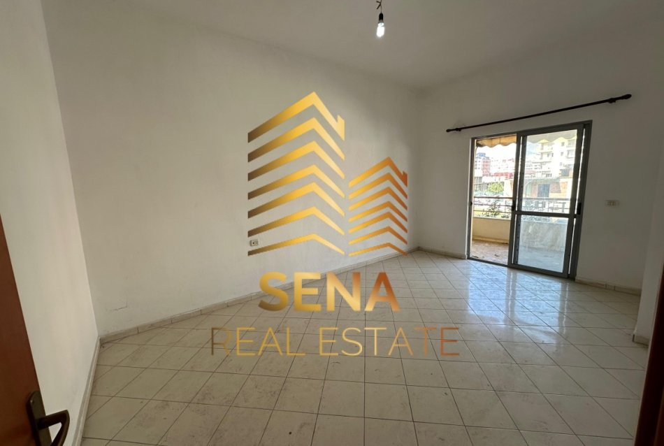 Tirane, shitet apartament 2+1+Ballkon Kati 2, 109 m² 125.000 € (Rruga Foto Xhavella)