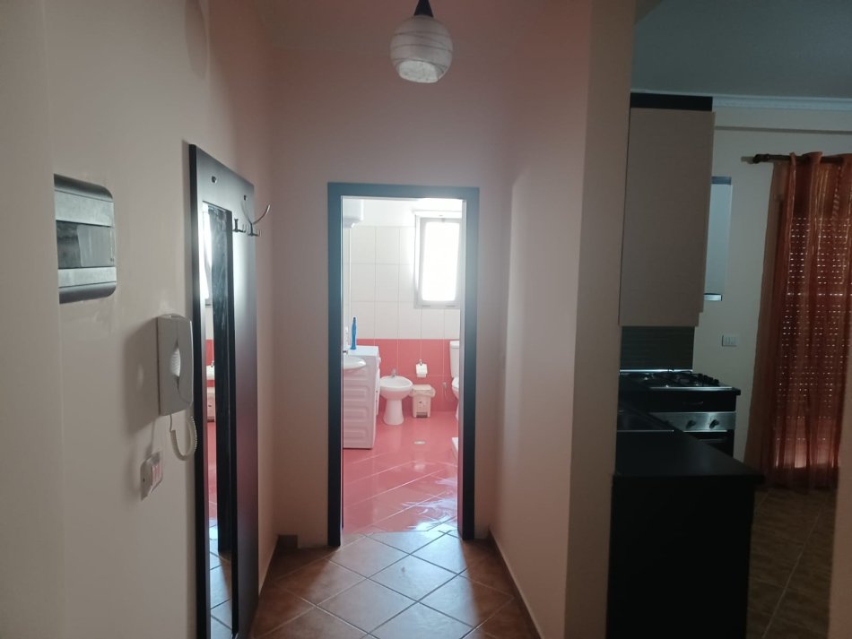 Vlore, jepet me qera garsonier 1+1 Kati 3, 42 m² 200 € 