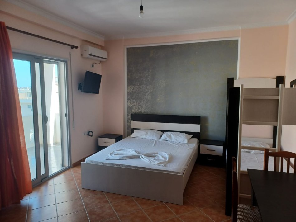 Vlore, jepet me qera garsonier 1+1 Kati 3, 42 m² 200 € 