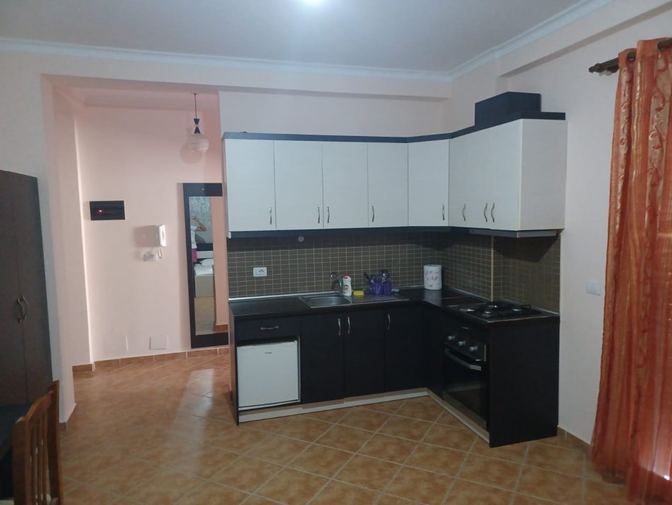 Vlore, jepet me qera garsonier 1+1 Kati 3, 42 m² 200 € 