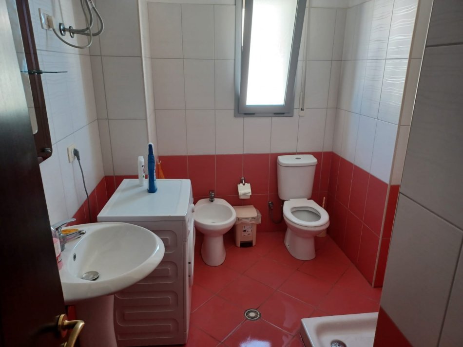Vlore, jepet me qera garsonier 1+1 Kati 3, 43 m² 150 € 