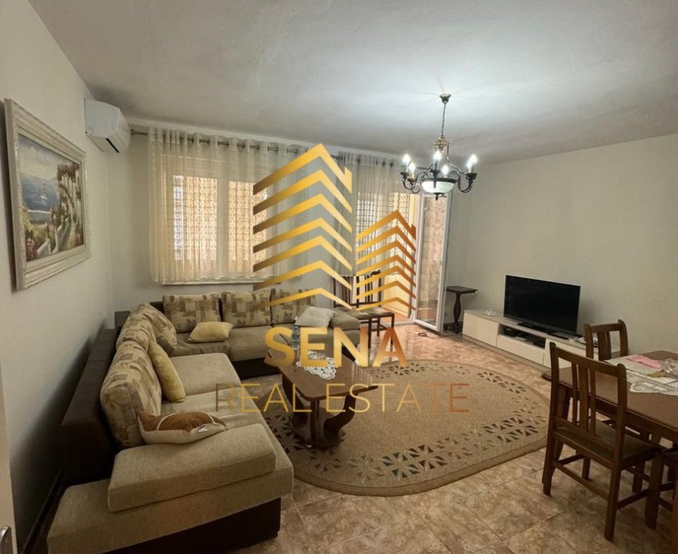 Tirane, jepet me qera apartament 1+1 Kati 1, 80 m² 550 € (Rruga Gjik Kuqali)