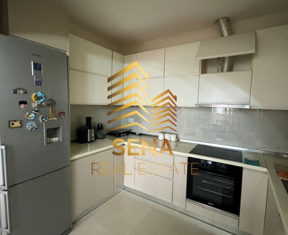 Tirane, jepet me qera apartament 1+1 Kati 1, 80 m² 550 € (Rruga Gjik Kuqali)
