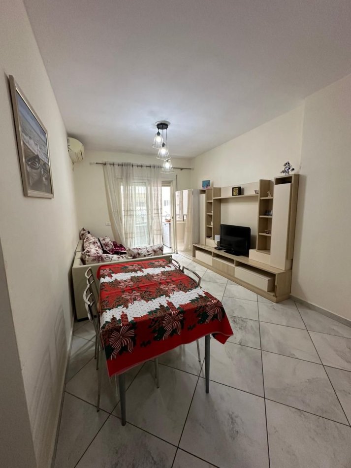 Durres, plazh, jepet me qera 1+1+Aneks+Ballkon Kati 5,
