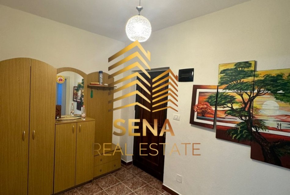 Tirane, jepet me qera apartament 1+1 Kati 1, 80 m² 550 € (Rruga Gjik Kuqali)
