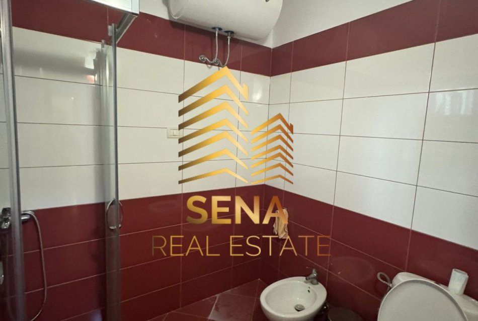 Tirane, jepet me qera apartament 1+1 Kati 1, 80 m² 550 € (Rruga Gjik Kuqali)