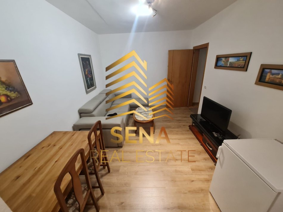 Tirane, jepet me qera apartament 1+1 Kati 3, 52 m² 490 € (Rruga Myslym Shyri)