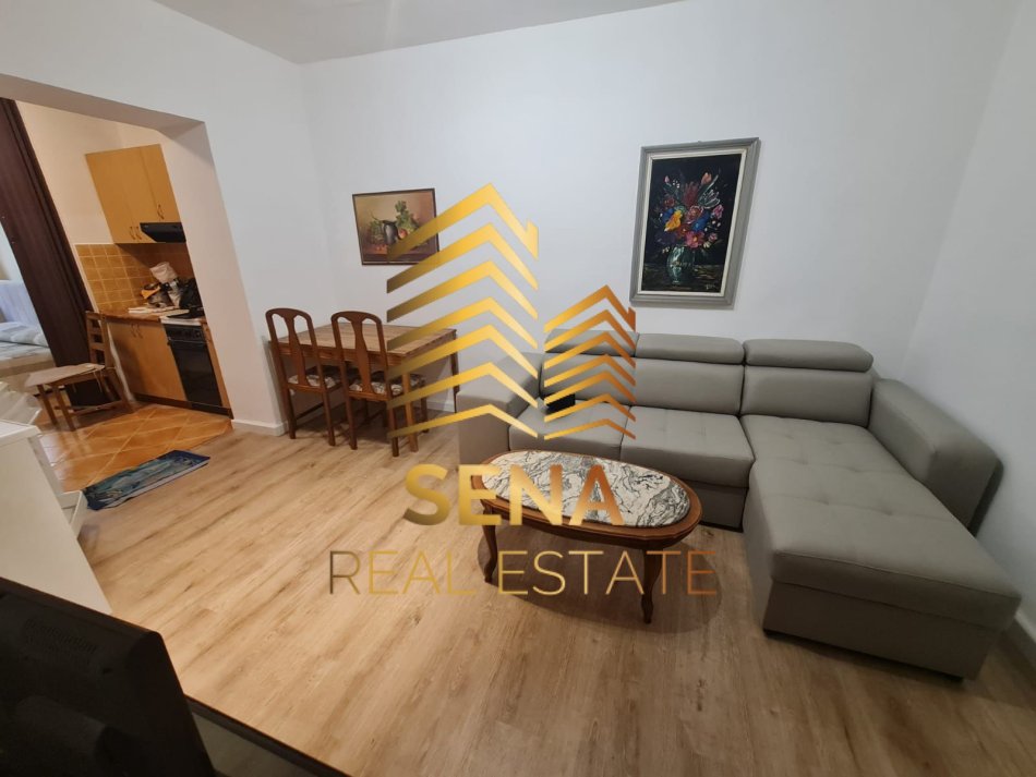 Tirane, jepet me qera apartament 1+1 Kati 3, 52 m² 490 € (Rruga Myslym Shyri)