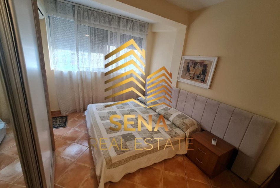 Tirane, jepet me qera apartament 1+1 Kati 3, 52 m² 490 € (Rruga Myslym Shyri)