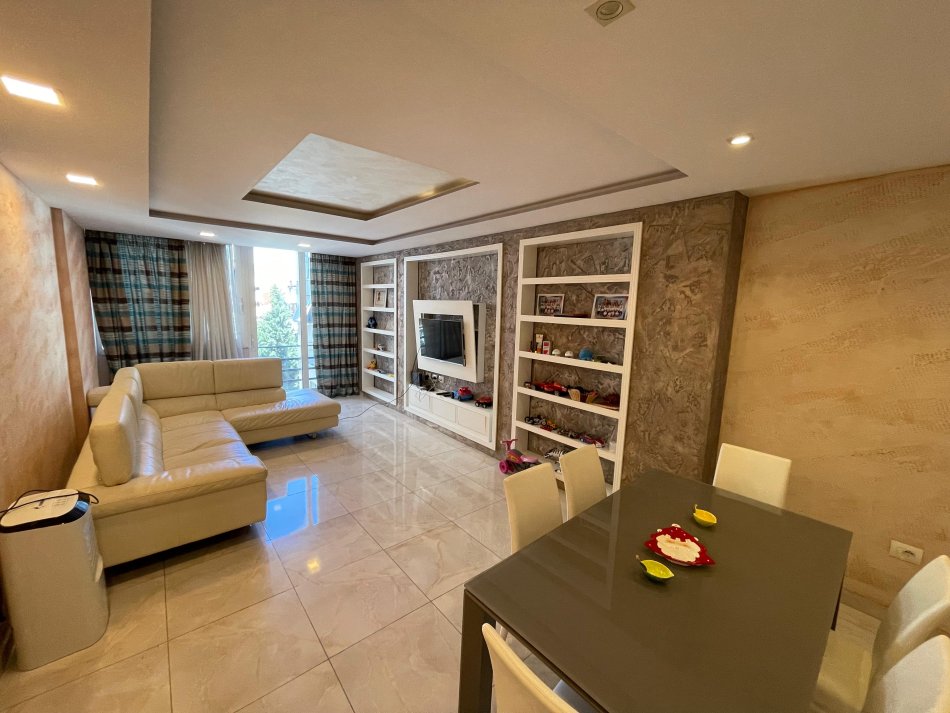 Tirane, shitet apartament 2+1+Ballkon Kati 4, 115 m² 220.000 € (Liqeni i Thate)