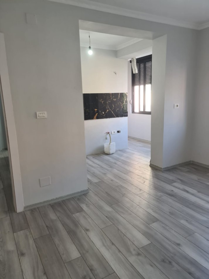 Tirane, shes 1+1 Kati 3, 53 m² 128.000 € (21 Dhjetori)