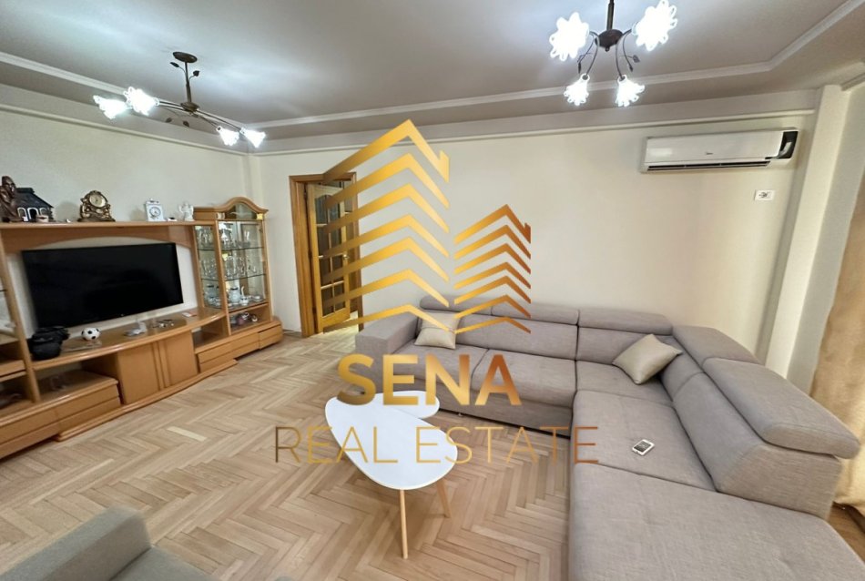 Tirane, jepet me qera apartament 2+1+Aneks+Ballkon Kati 9, 130 m² 900 € (Bulevardi Zogu I)