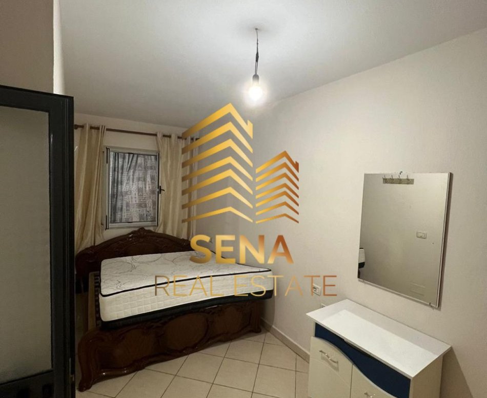 Tirane, jepet me qera apartament 1+1 Kati 1, 70 m² 350 € (Rruga Kongresi I Manastirit)