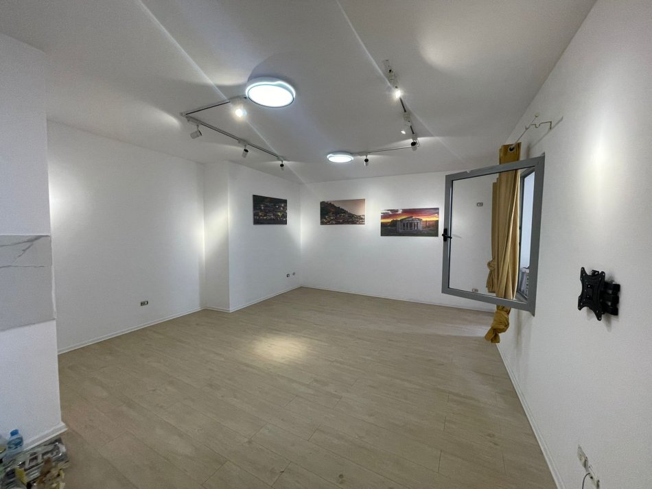 Tirane, shitet apartament 1+1+Ballkon Kati 2, 75 m² 97.500 € (Astir)