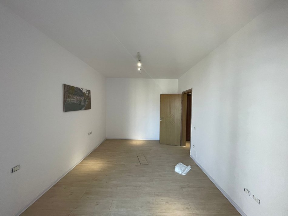 Tirane, shitet apartament 1+1+Ballkon Kati 2, 75 m² 97.500 € (Astir)