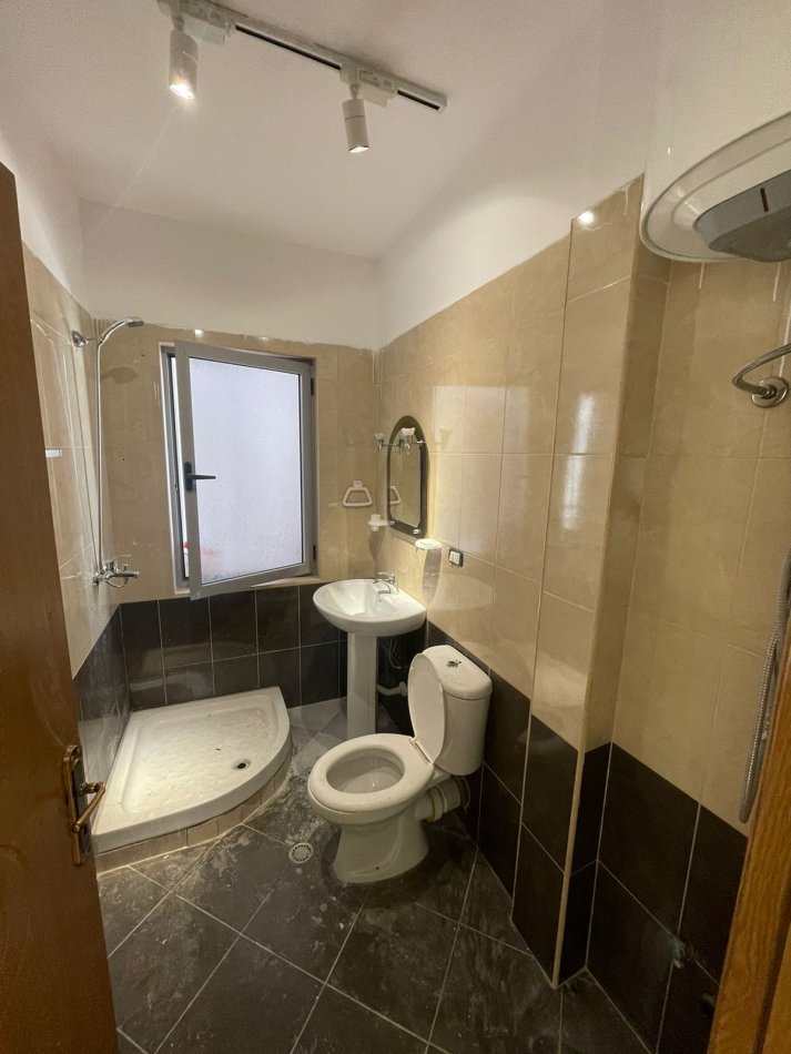 Tirane, shitet apartament 1+1+Ballkon Kati 2, 75 m² 97.500 € (Astir)
