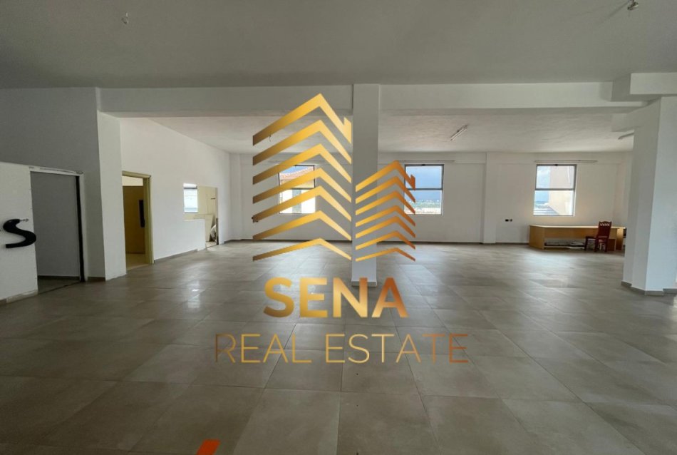 Tirane, jepet me qera ambjent biznesi Kati 2, 430 m² 1.200 € (Rruga Ibrahim Shalqizi)