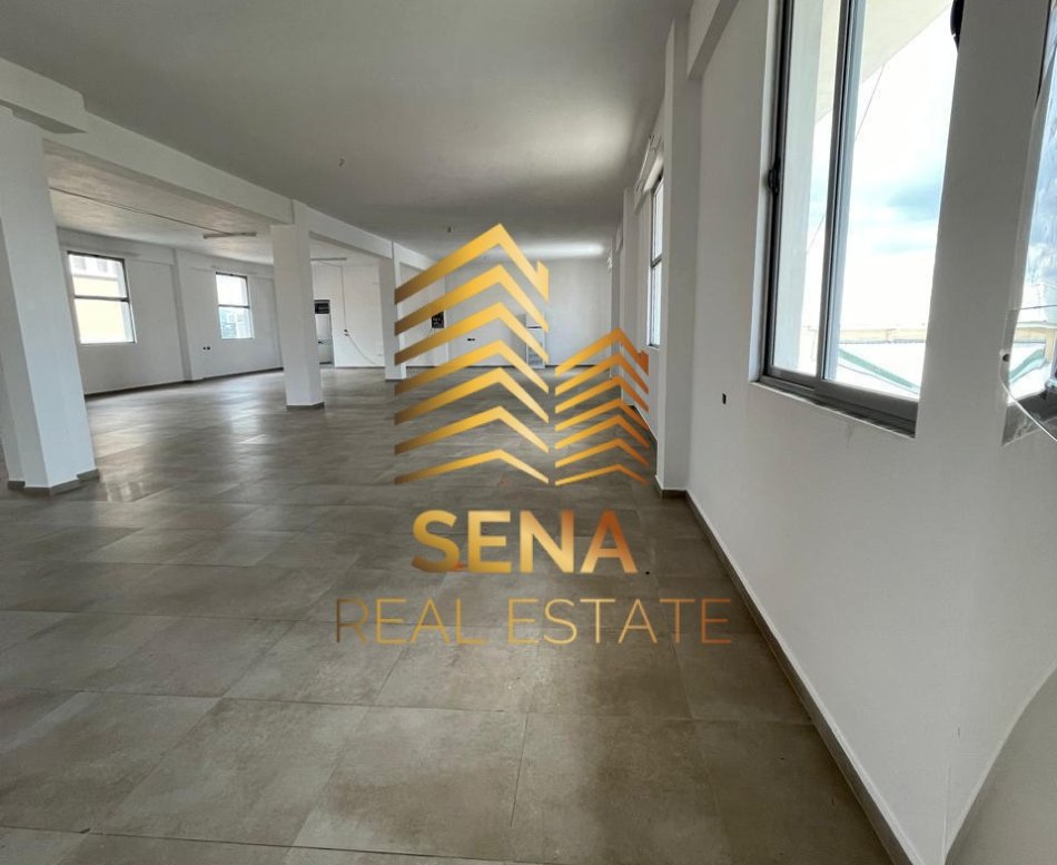 Tirane, jepet me qera ambjent biznesi Kati 2, 430 m² 1.200 € (Rruga Ibrahim Shalqizi)