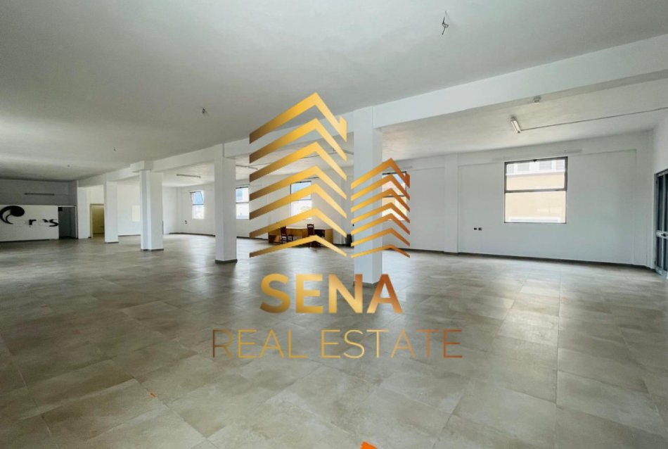Tirane, jepet me qera ambjent biznesi Kati 2, 430 m² 1.200 € (Rruga Ibrahim Shalqizi)