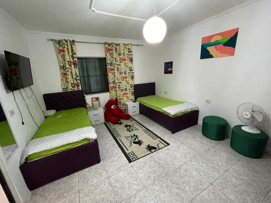 Tirane, jepet me qera apartament 1+1 Kati 1, 80 m² 300 € (Rruga Idriz Dollaku)