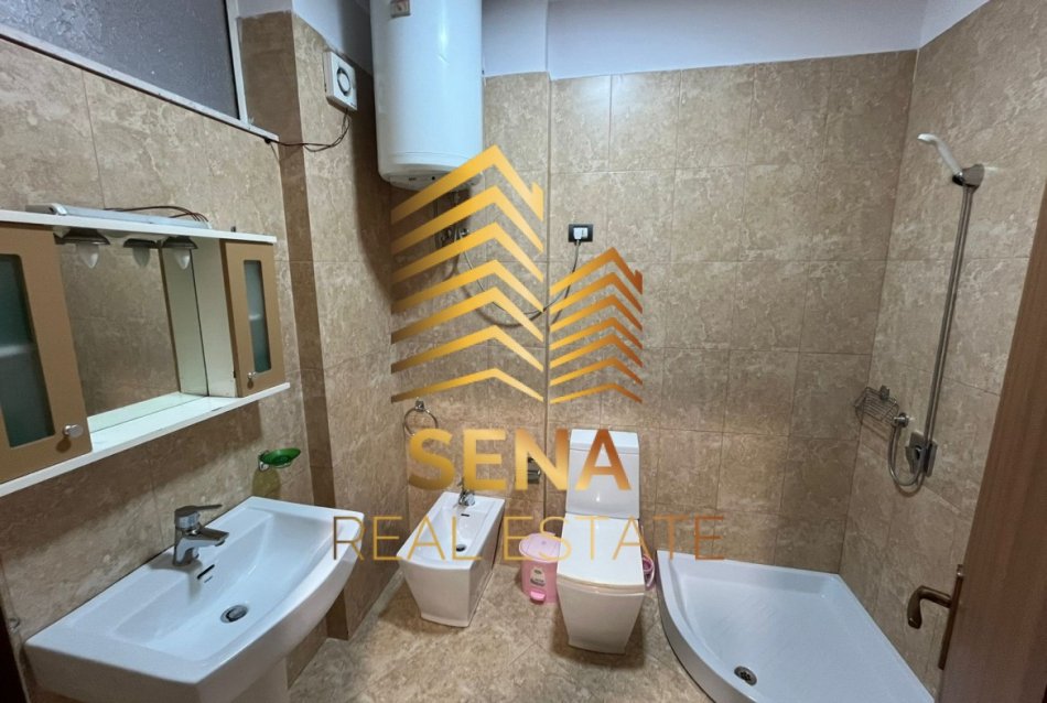Tirane, jepet me qera apartament 2+1+Ballkon Kati 4, 118 m² 550 € (Rruga 5 Maji)