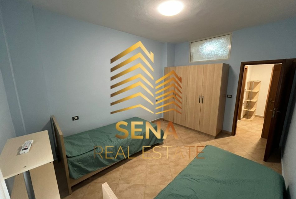 Tirane, jepet me qera apartament 2+1+Ballkon Kati 4, 118 m² 550 € (Rruga 5 Maji)