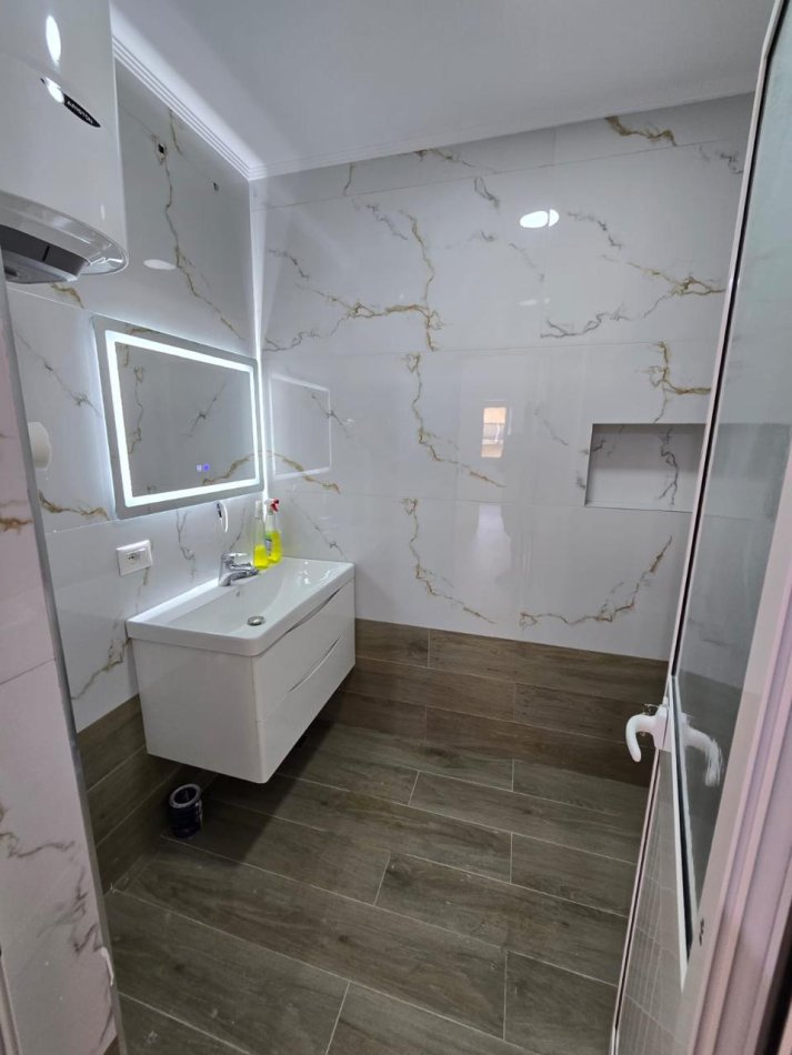 Tirane, shitet apartament 2+1+2, Kati 7, 96 m² 210.000 € (RRUGA E KAVAJES ,CONDOR CENTER)