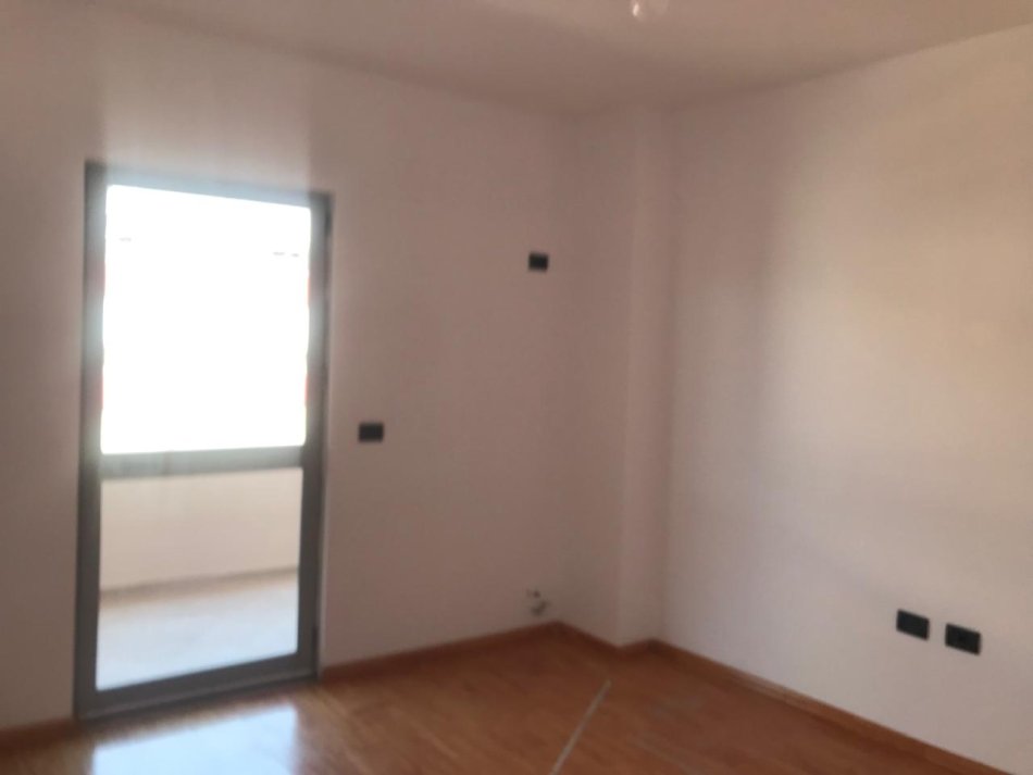 Tirane, shitet apartament 2+1+Aneks+Ballkon Kati 7, 134 m² 145.000 € 