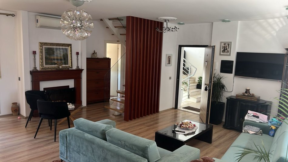 Tirane, shitet apartament duplex 2+1+Aneks+Ballkon Kati 7, 130 m² 320.000 € (Komuna e Parisit)
