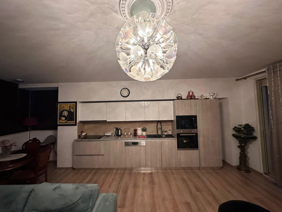 Tirane, shitet apartament duplex 2+1+Aneks+Ballkon Kati 6, 130 m² 320.000 € (Komuna e Parisit)