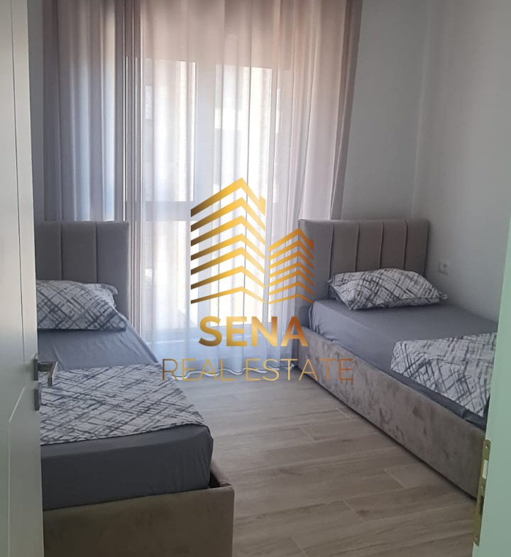 Tirane, jepet me qera apartament 2+1+Ballkon Kati 4, 103 m² 650 € (Rruga Xhanfize Keko)