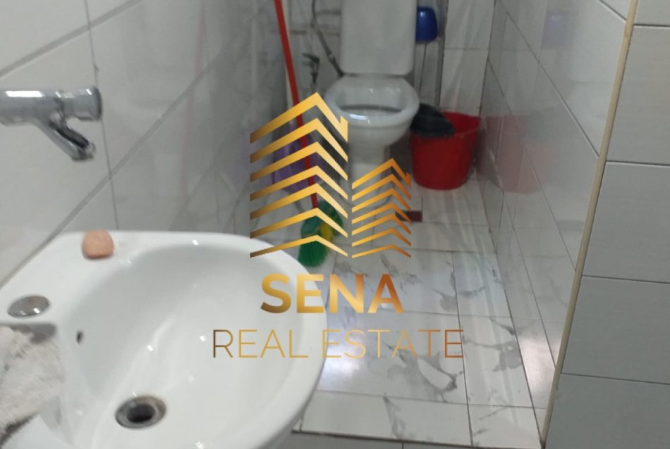 Tirane, jepet me qera ambjent biznesi Kati 0, 40 m² 400 € (Rruga e Dibres)