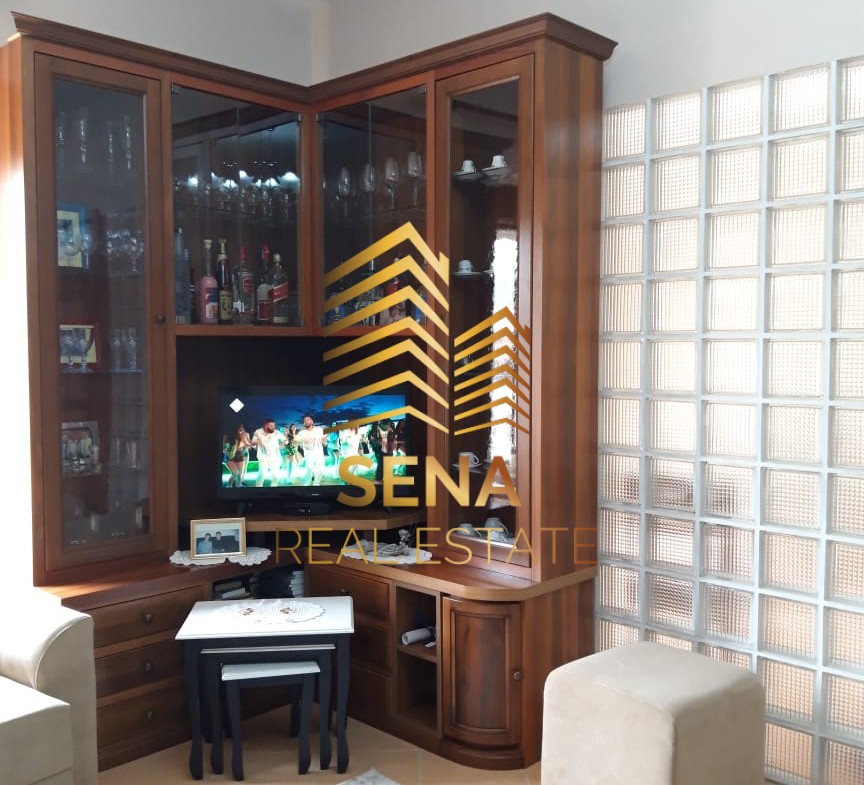 Tirane, jepet me qera Vile 3+1 , 250 m² 1.400 € (Rruga Hiqmet Buzi)