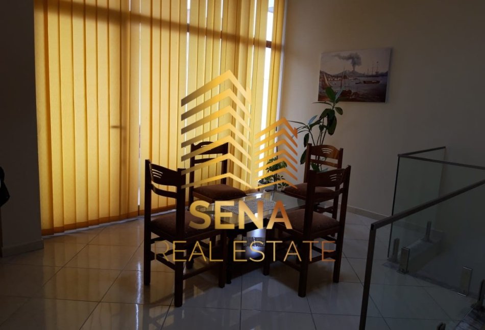 Tirane, jepet me qera Vile 3+1 , 250 m² 1.400 € (Rruga Hiqmet Buzi)