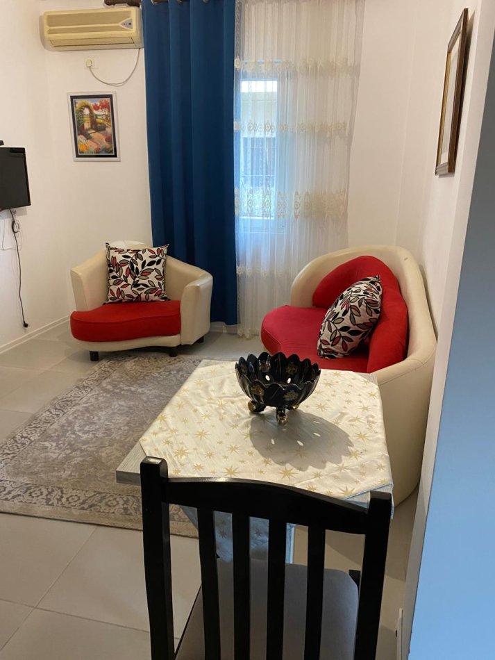 Tirane, jepet me qera apartament 1+1 Kati 1, 37 m² 400 € (Rruga 5 maji)