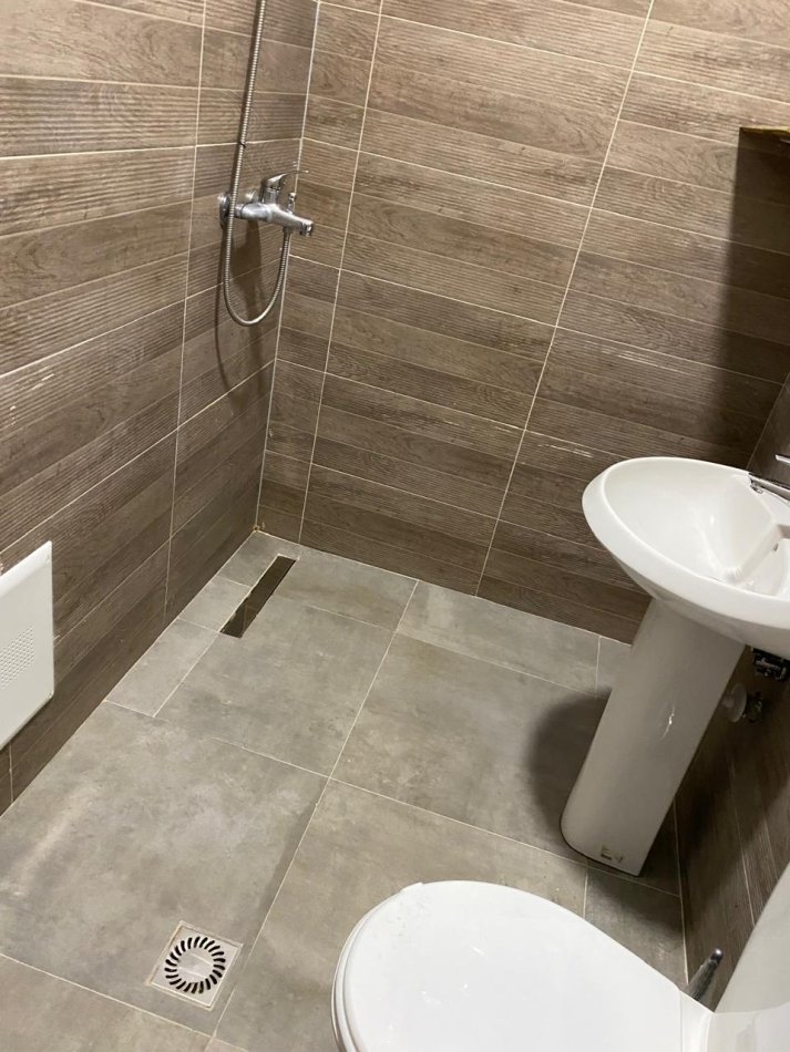 Tirane, jepet me qera apartament 1+1 Kati 1, 37 m² 400 € (Rruga 5 maji)