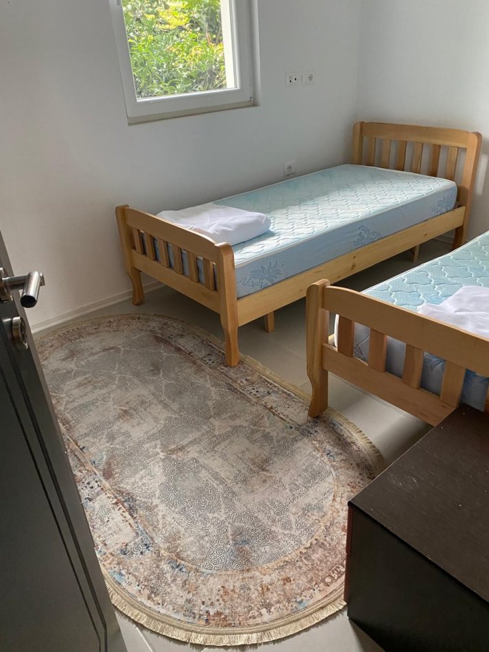 Tirane, jepet me qera apartament 1+1 Kati 1, 37 m² 400 € (Rruga 5 maji)