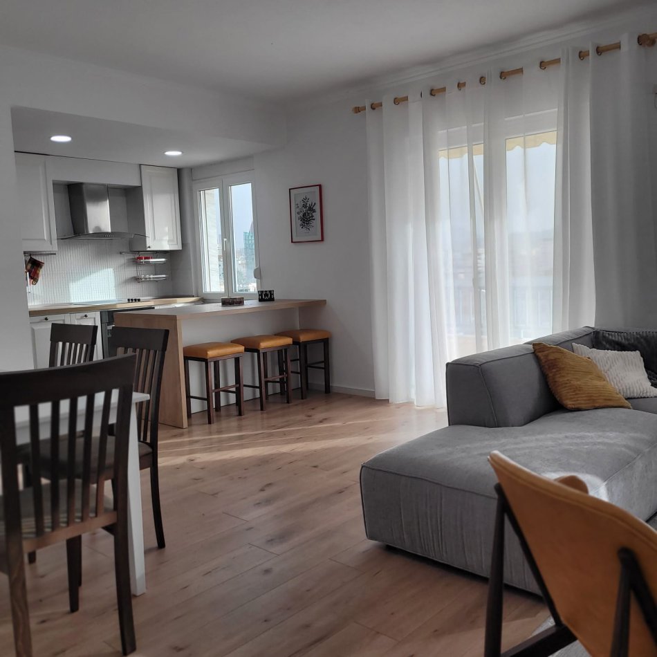 Tirane, Ambasada Gjermane jepet me qera apartament 2+1+Ballkon Kati 8, 112 m² 750 € (Frederik shiroka)