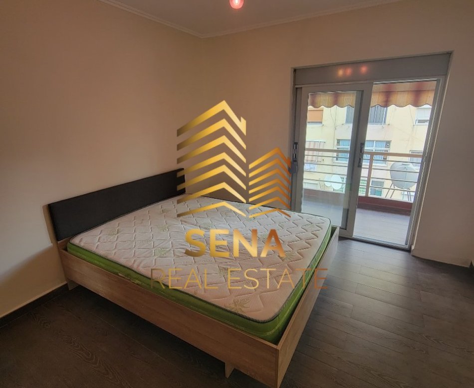 Tirane, jepet me qera apartament 1+1+Aneks+Ballkon Kati 3, 60 m² 550 € (Brryli)