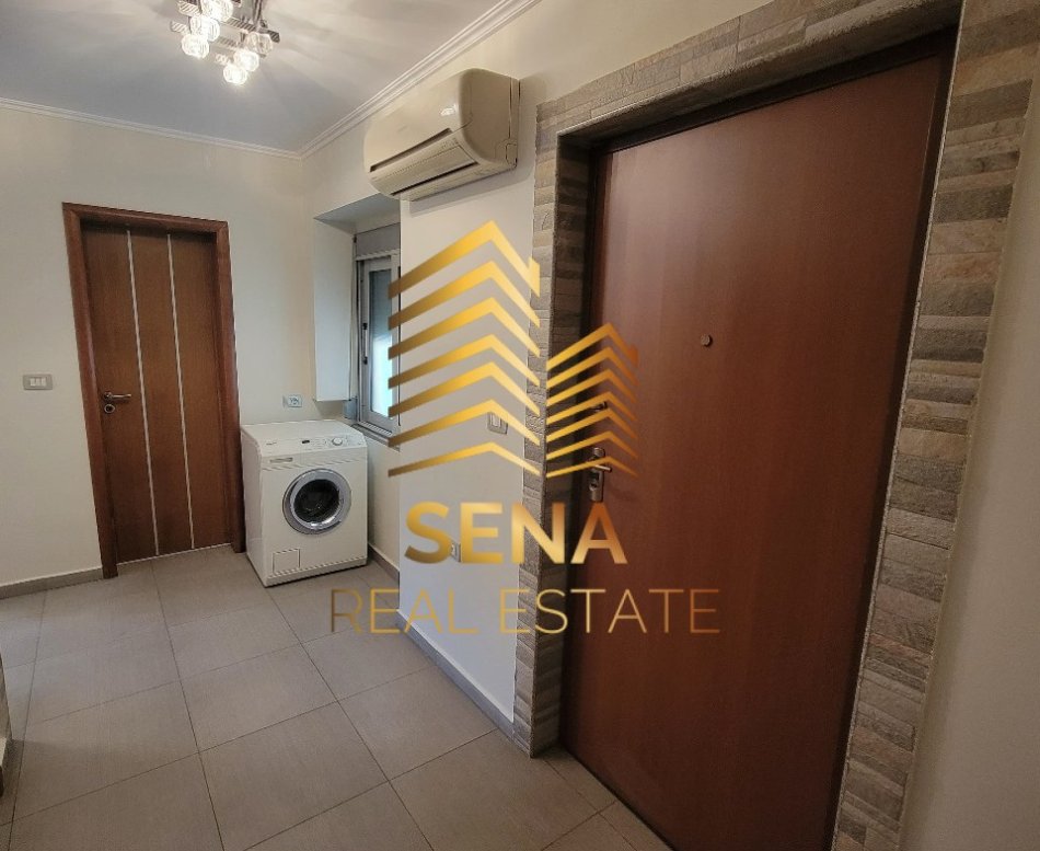 Tirane, jepet me qera apartament 1+1+Aneks+Ballkon Kati 3, 60 m² 550 € (Brryli)